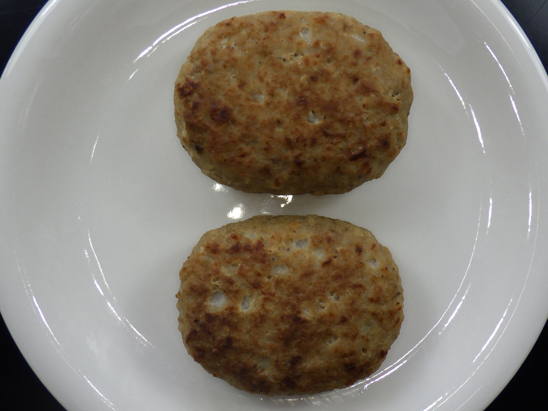 FMチーズ風ソースインハンバーグ