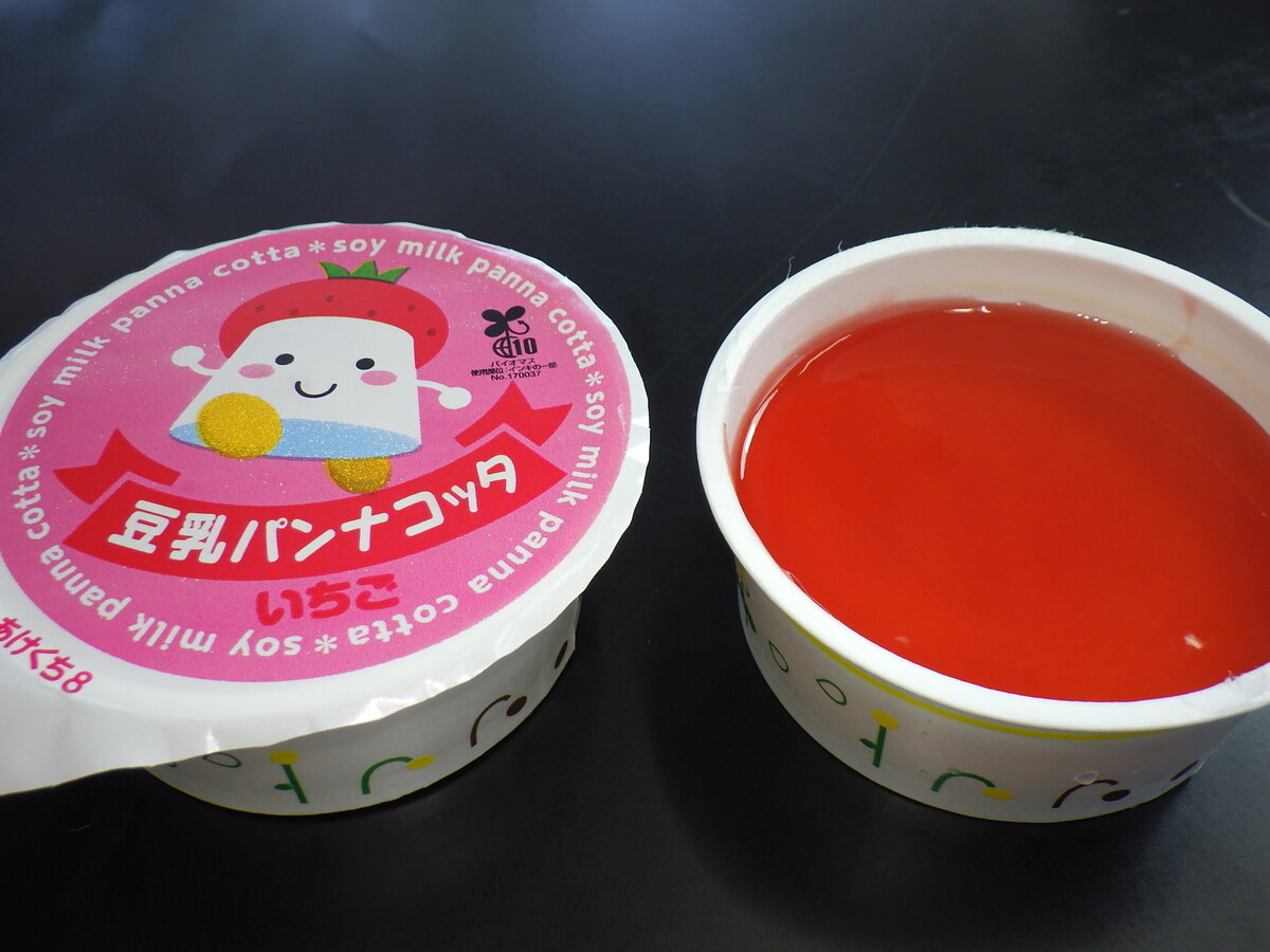 豆乳パンナコッタ（いちごソース）Ca＆Fe