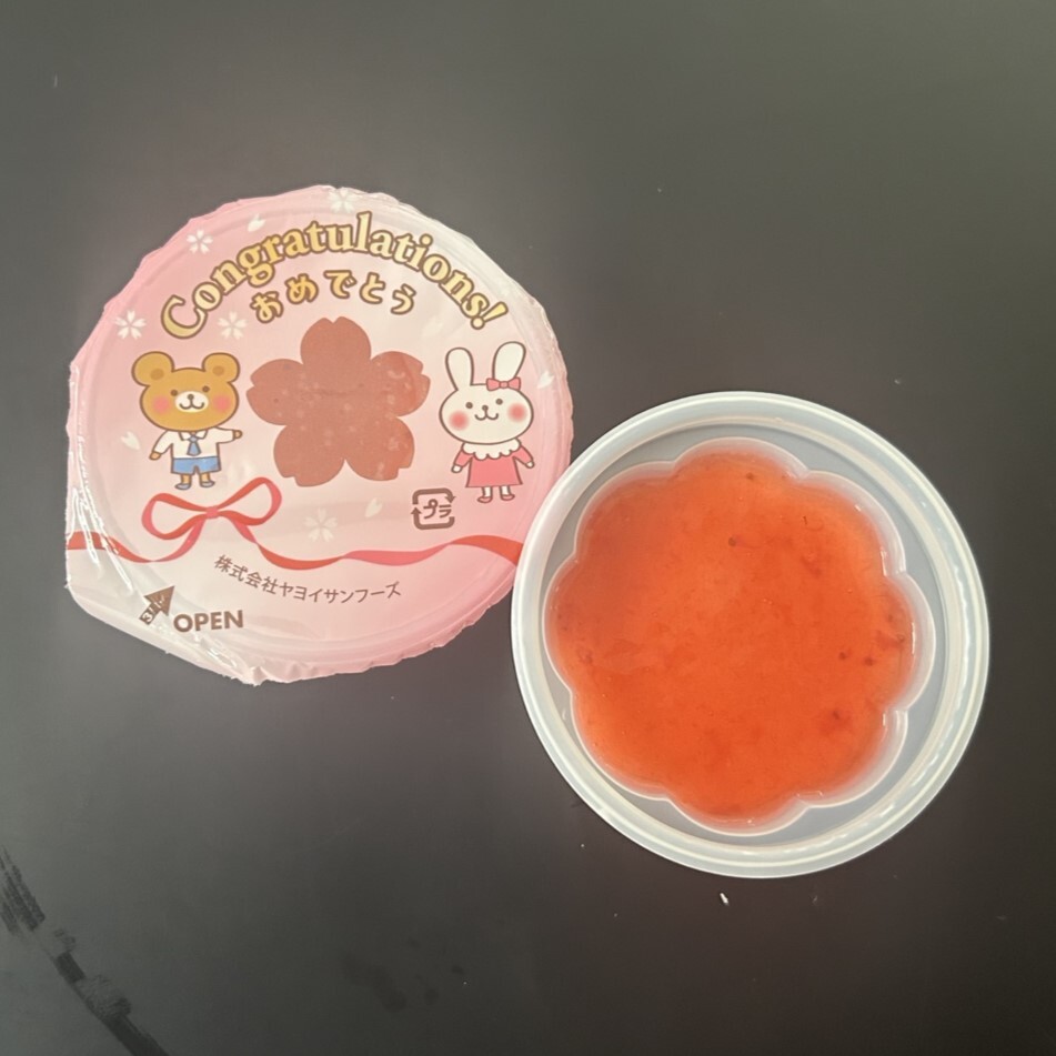 国産いちごのレアチーズ風デザート（鉄・Ca）