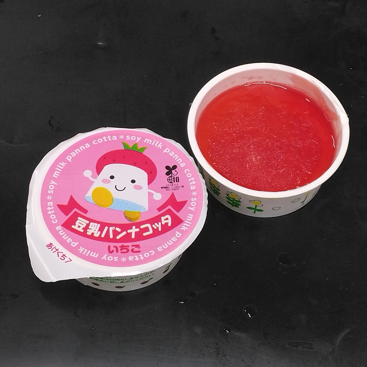 豆乳パンナコッタ（いちごソース）Ca＆Fe